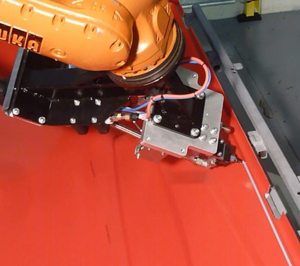 Robotic gluing - automotive body part- GEBE2