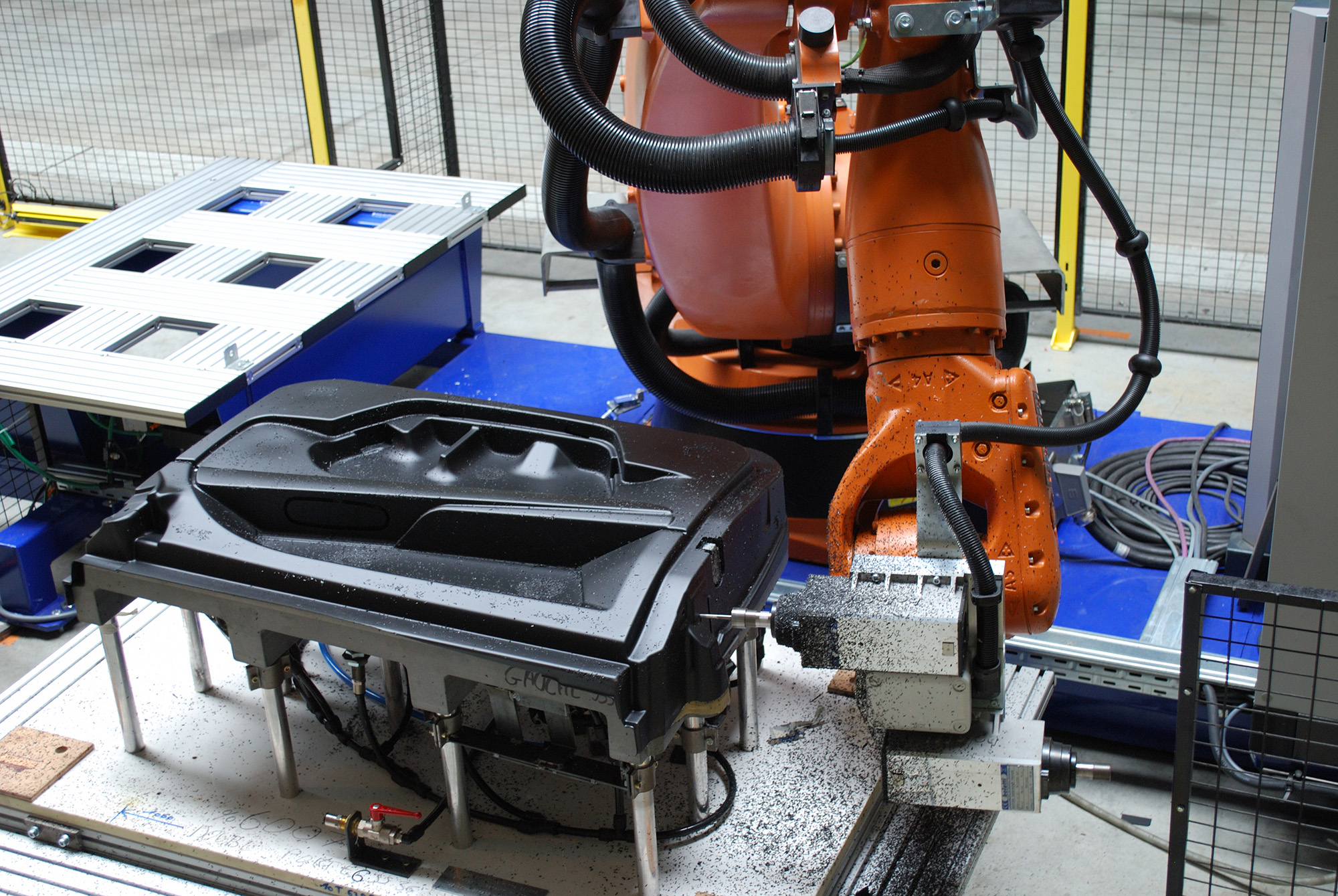 Robotic trimming composite and metal parts - GEBE2