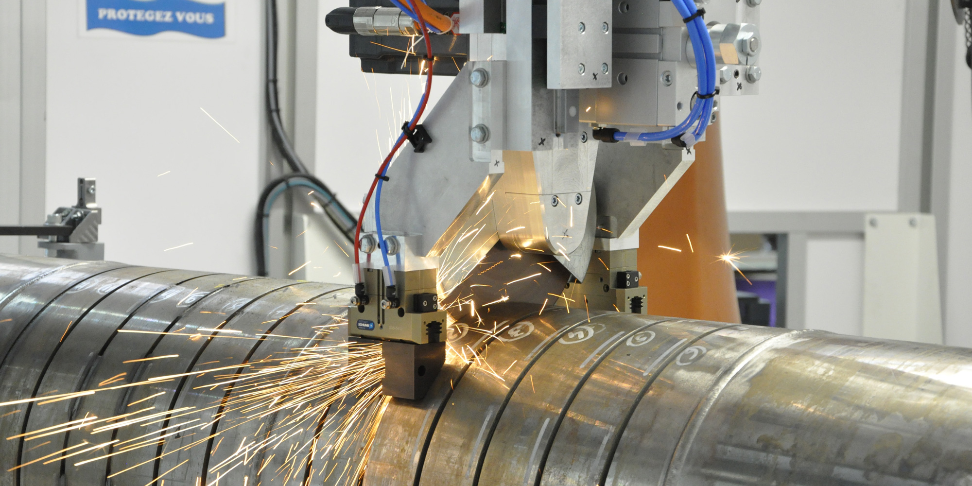 Robotic grinding - robotic metal grinding - GEBE2